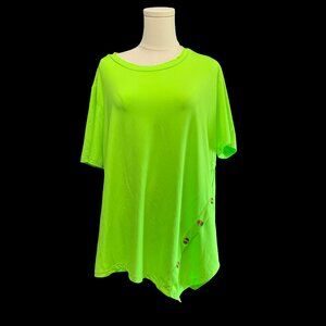 👗5/$25  - Bright Green Asymmetrical Tee w/ Button Details